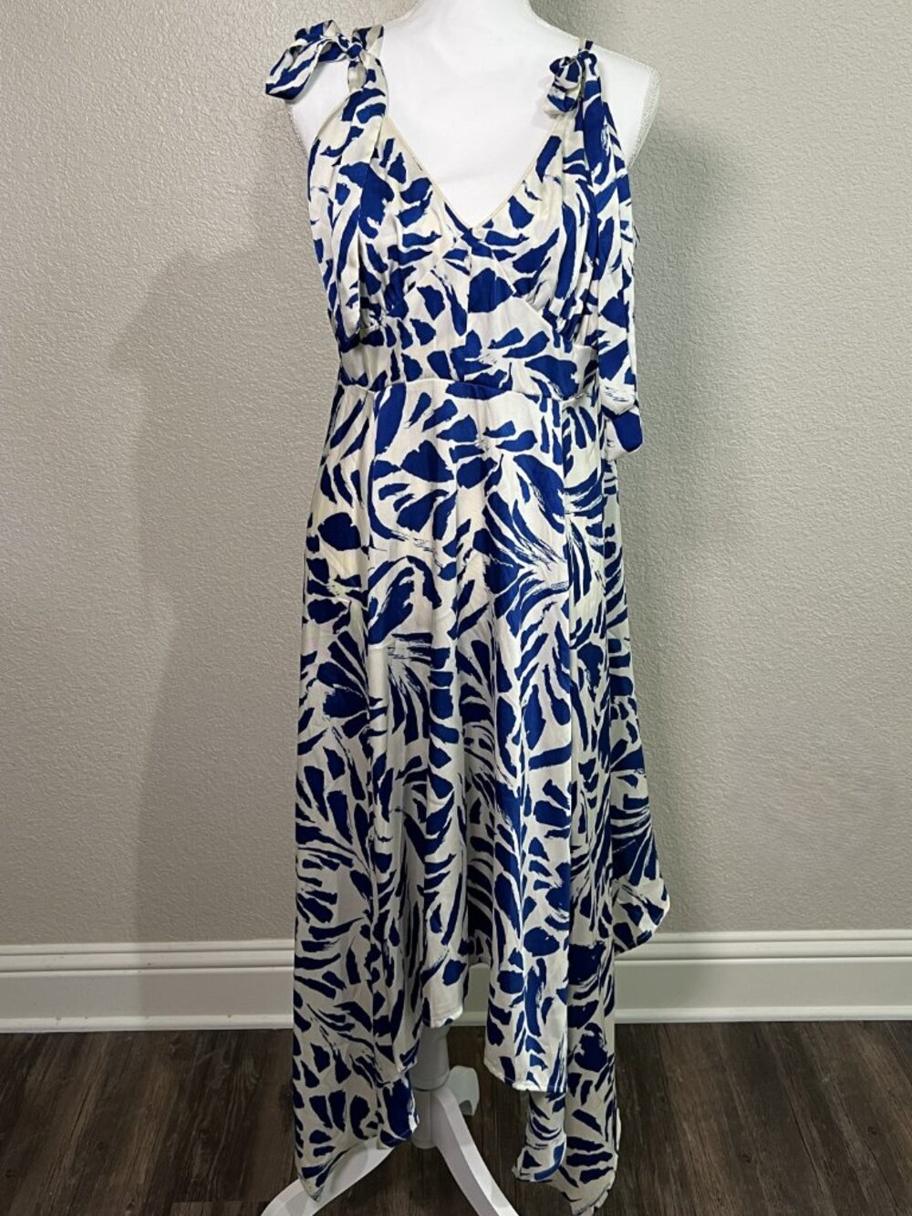 Alexis By Target Plus Size 1X Dress Asymmetrical Hem Blue Ivory Botanical Print